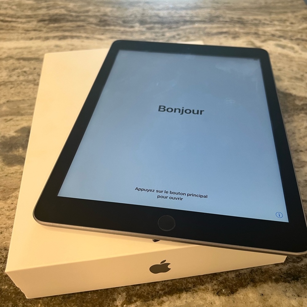 COPY - Apple IPad 32GB model A1822